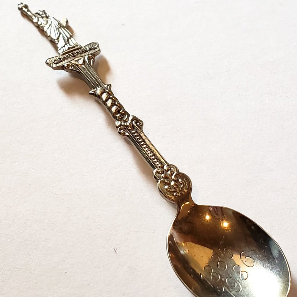 Vintage STATUE OF LIBERTY 1985 Blue Delft Co Holland Souvenir Collector Spoon